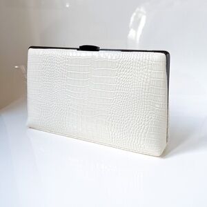 NEW Glossy Patent Embossed Faux Croc White Clutch Hand Shoulder bag